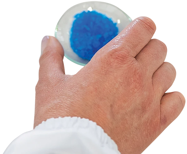 mano campione chimico